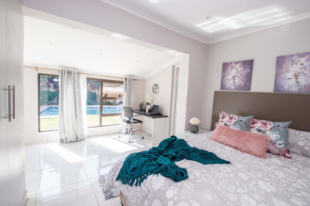 Prestigious Apartments Сэндтон Экстерьер фото