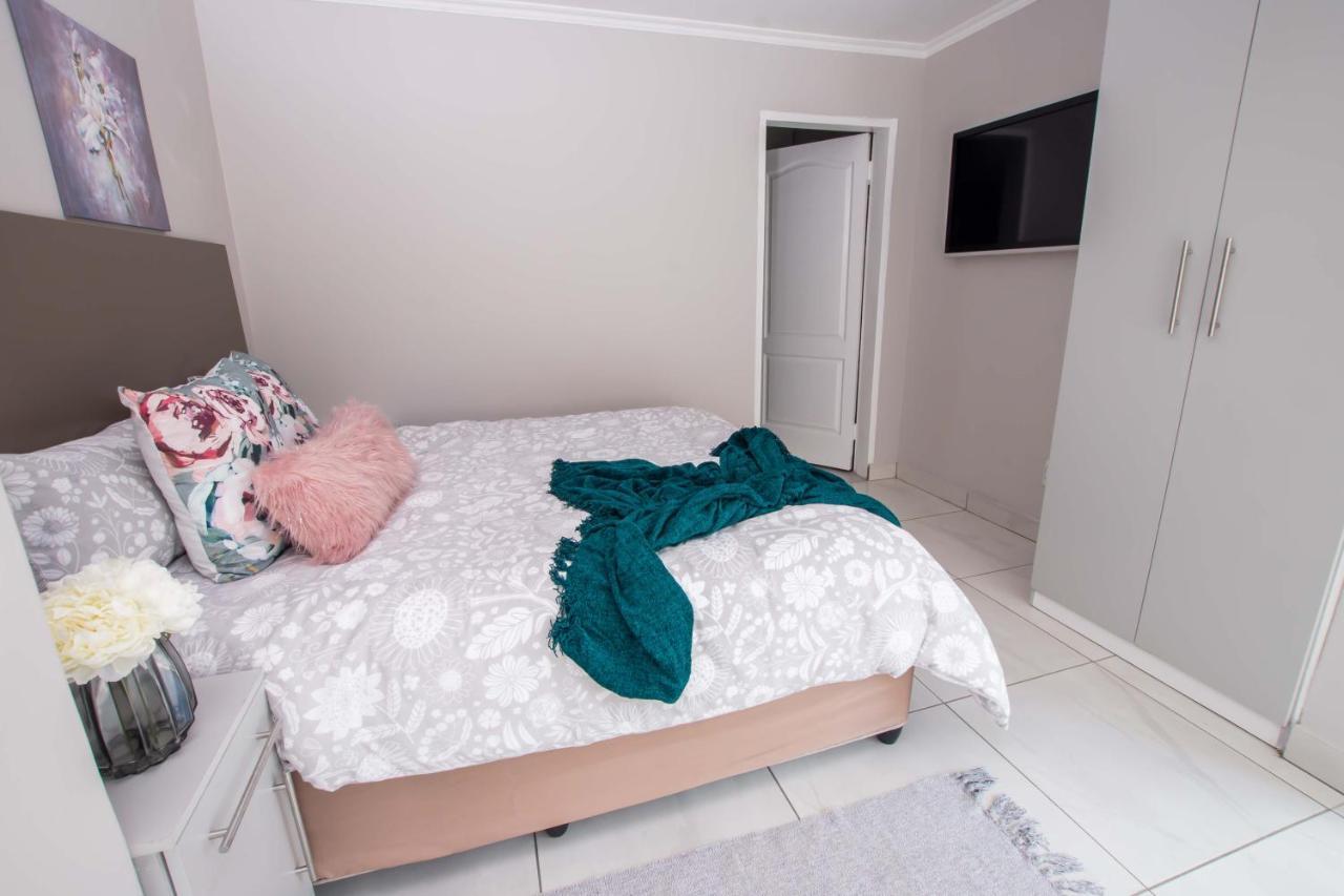 Prestigious Apartments Сэндтон Экстерьер фото