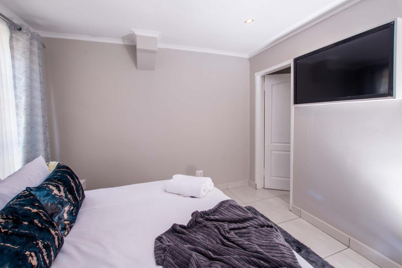 Prestigious Apartments Сэндтон Экстерьер фото