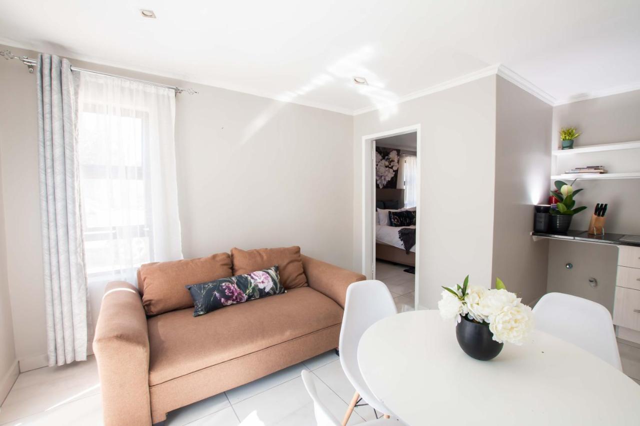 Prestigious Apartments Сэндтон Экстерьер фото