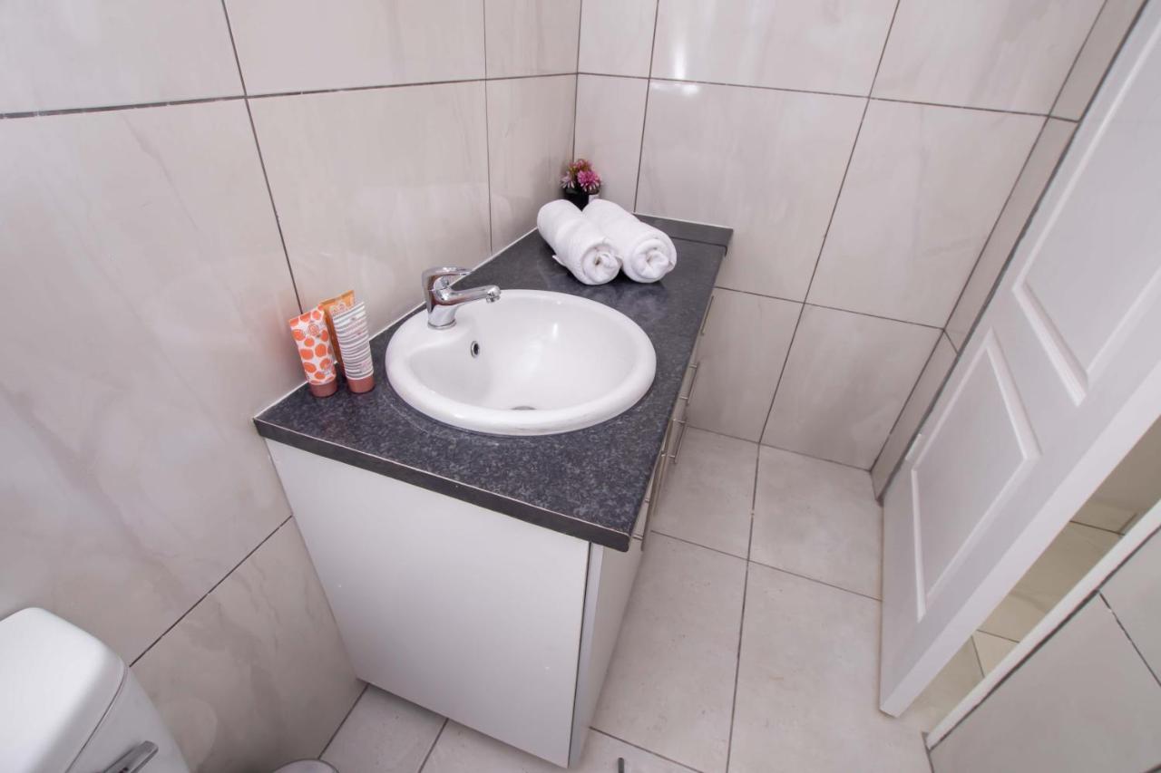 Prestigious Apartments Сэндтон Экстерьер фото