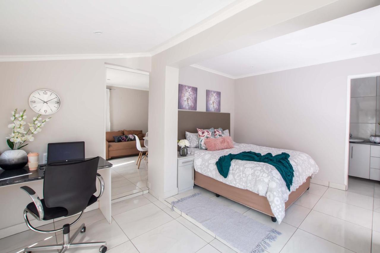 Prestigious Apartments Сэндтон Экстерьер фото