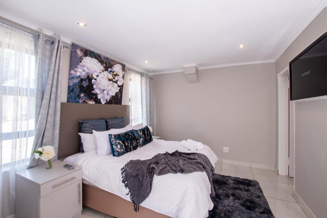 Prestigious Apartments Сэндтон Экстерьер фото